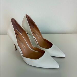 ✨Castamere White Stiletto Heels✨